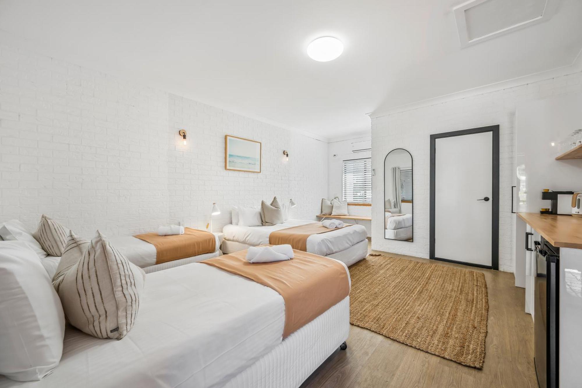 The Med Crescent Head Motel Dış mekan fotoğraf
